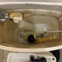 浜松市浜北区永島　トイレ水漏れ修理　排水弁部交換