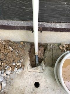磐田市大久保　給水管水漏れ修理　